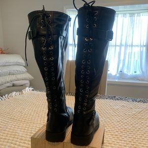 Women’s lace up combat boot